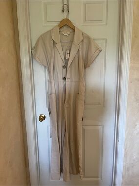Anthropologie cropped wide leg cream jumpsuit. Size 10.